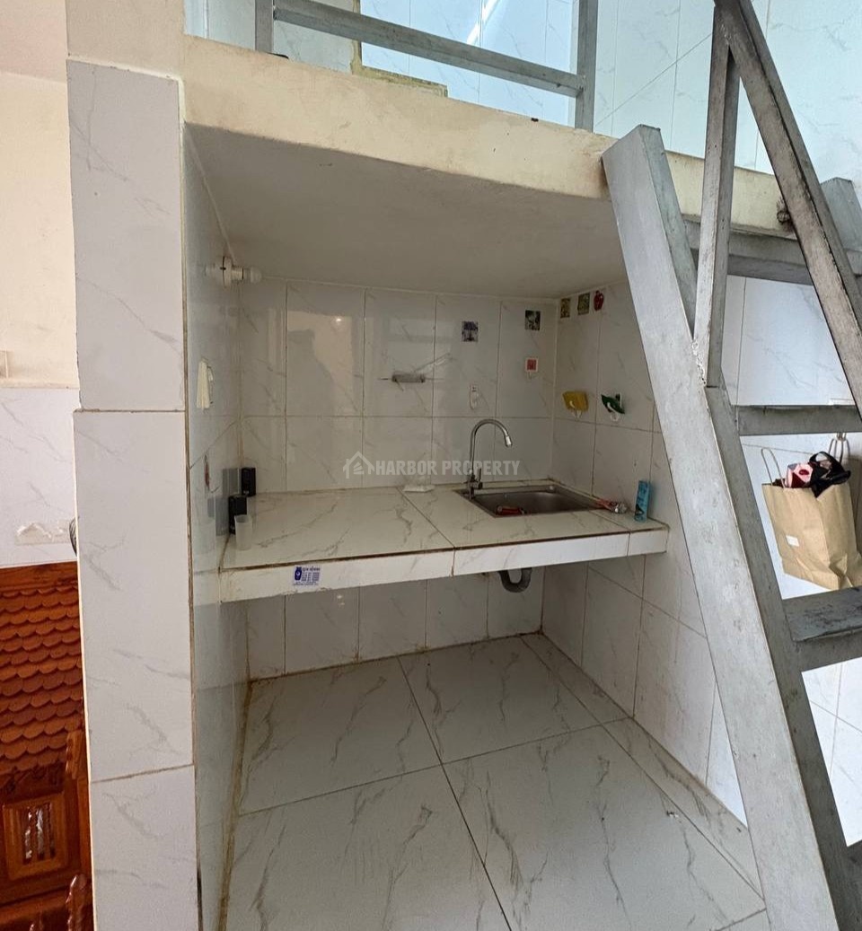 在堆檖比2分区出租的店屋 - Więcej