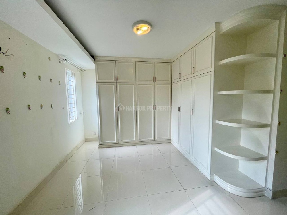 一号炳发 主街店面排屋出售 – další