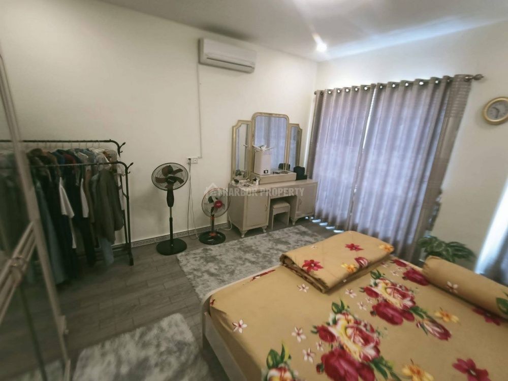 在戈高2分区出售的排屋 - Więcej
