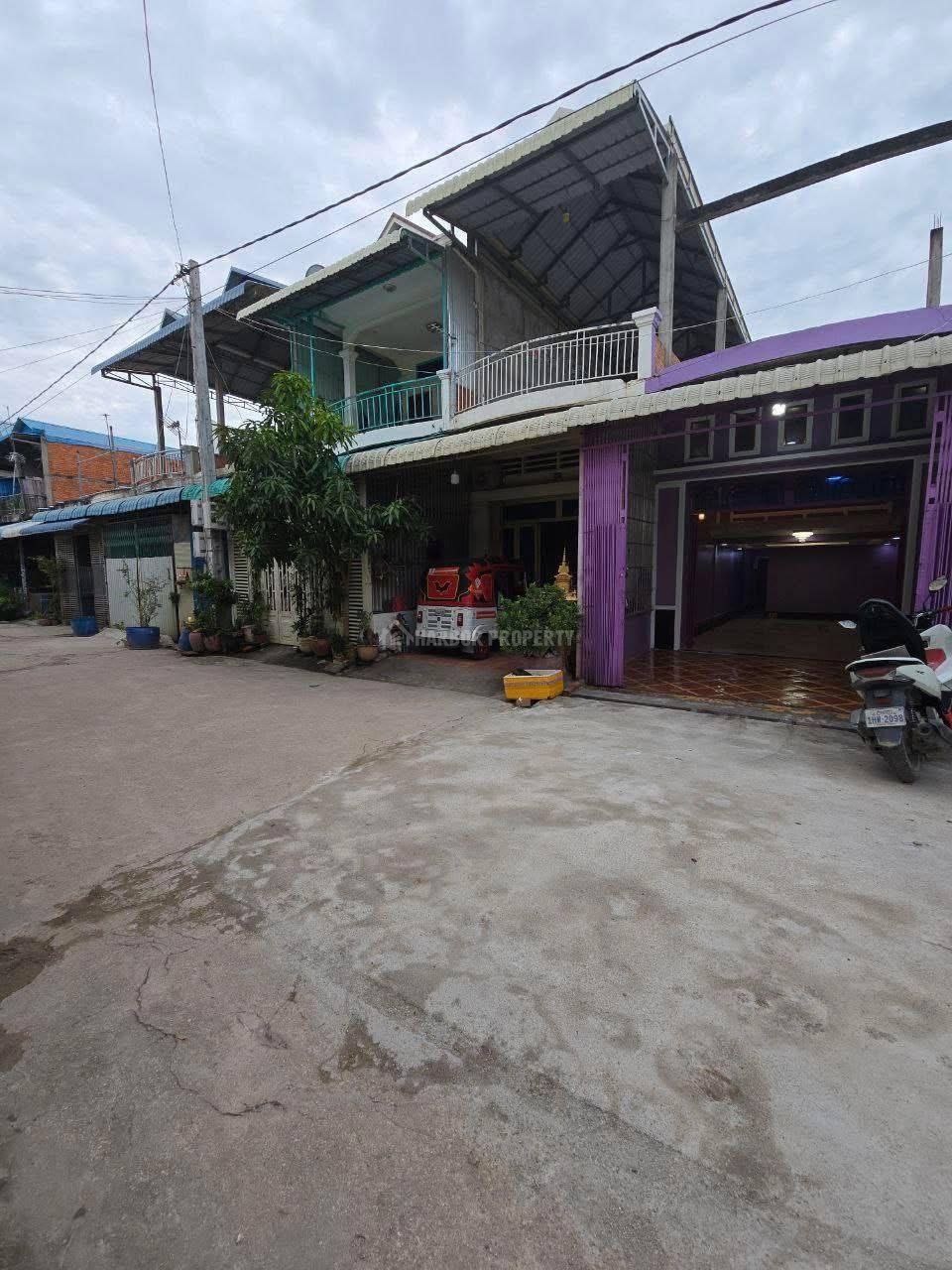 在戈高2分区出售的排屋 – další